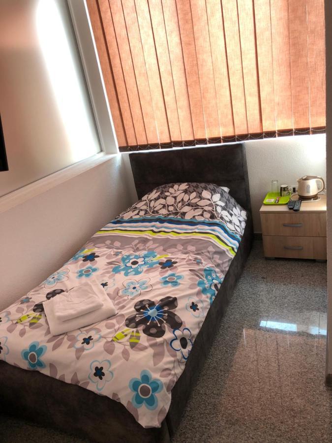 Binta HOSTEL Vranje Bagian luar foto